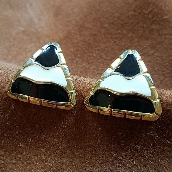 🤸‍♀️3 for 12🤸‍♂️ Vintage Triangle Earrings - Picture 2 of 3